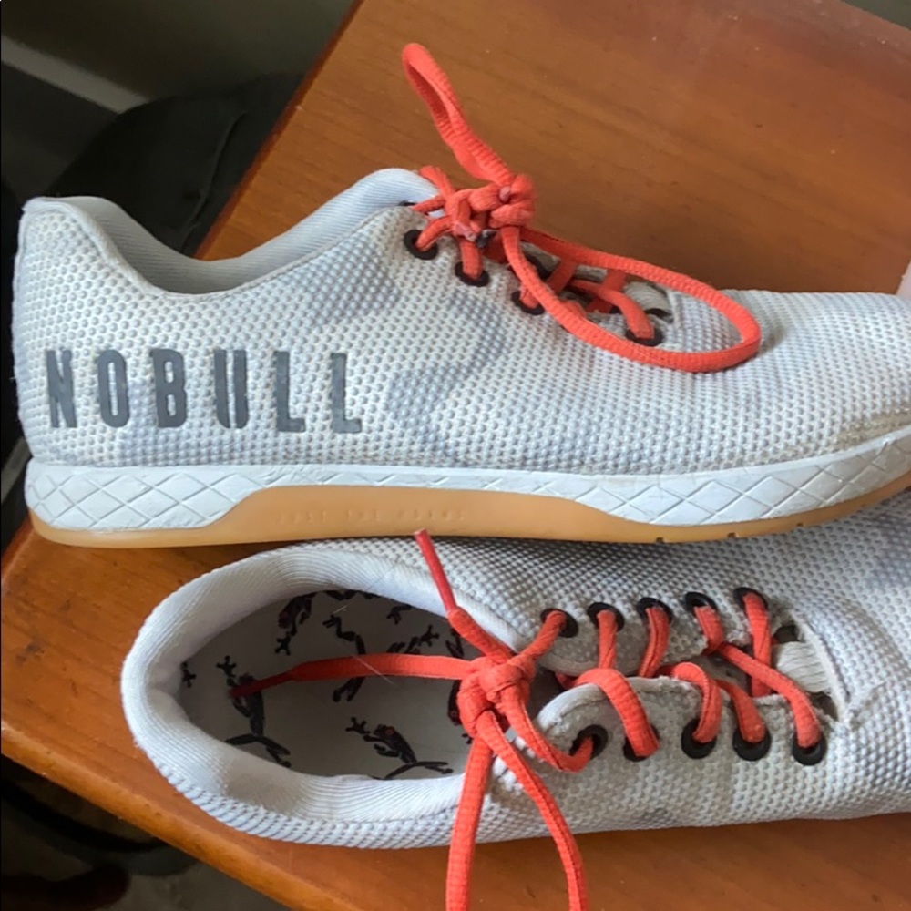 Women’s 8.5 no bull camp sneakers